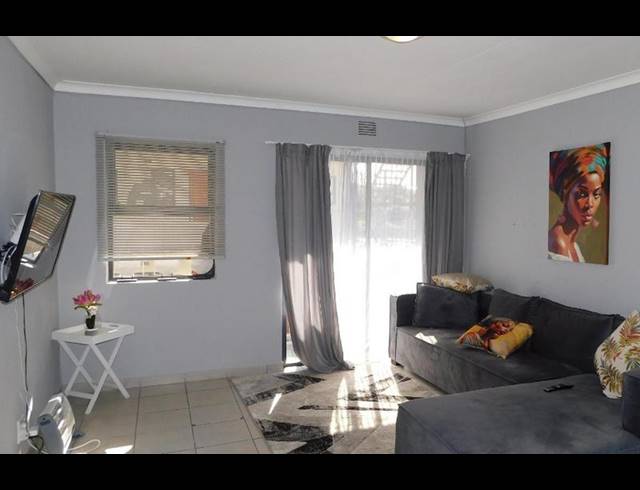 2 BEDROOM APARTMENT FOR SALE IN NEWLANDS EAST